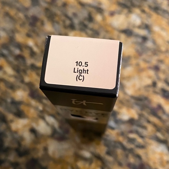 It Bye Bye Undereye Waterproof Concealer Light - Picture 3 of 6